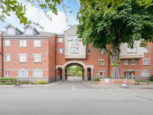Rowland Hill Court, Osney Lane. 2 bed house to rent £2,150 pcm £496 pw