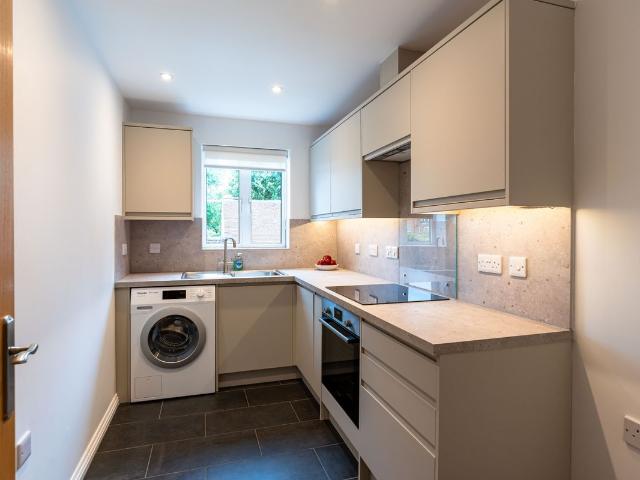 Rowland Hill Court, Oxford OX1, 2 bed flat to rent, £2,290 pcm | PrimeLocation