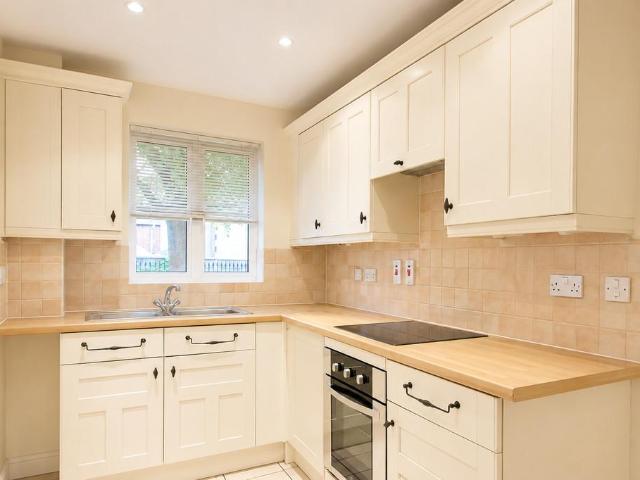 Rowland Hill Court, Oxford 2 bed ground floor flat to rent £2,250 pcm £519 pw