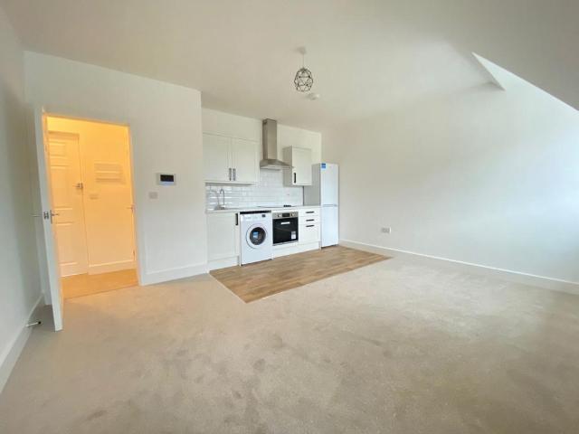 Rowland Road, Cranleigh, GU6 1 bed flat to rent £1,100 pcm £254 pw