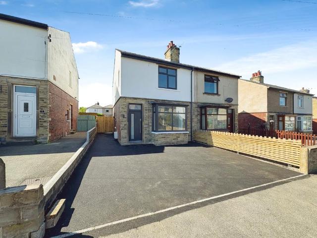 Rowlands Avenue, West Yorkshire HD5 2 bed semi detached house to rent £1,100 pcm £254 pw