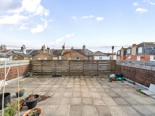 Rowlands Road, West Sussex BN11 1 bed flat to rent £950 pcm £219 pw