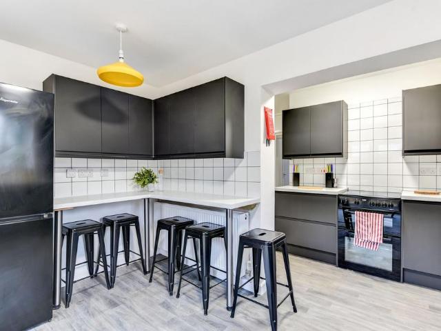 Rowlandson Gardens, Bristol BS7 6 bed house to rent £4,160 pcm £960 pw