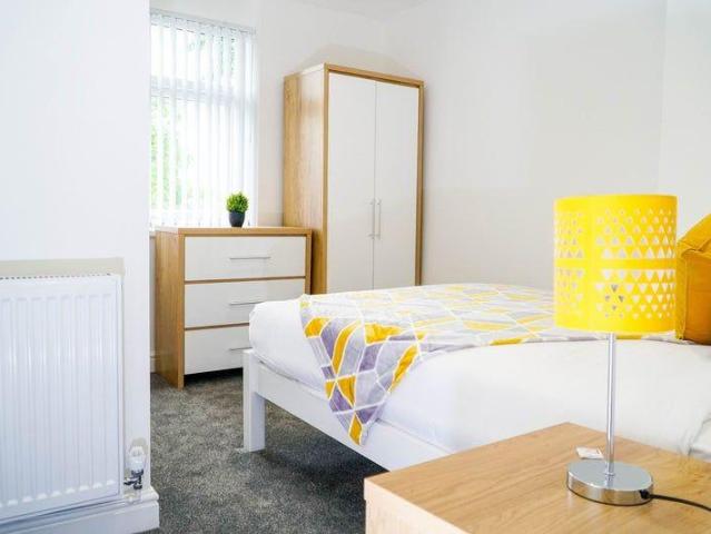Rowley Regis B65 1 bed in a house share to rent £520 pcm £120 pw