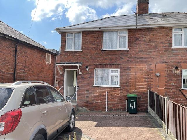 ROWLEY REGIS Newhall Road 3 bed semi detached house to rent £1,195 pcm £276 pw