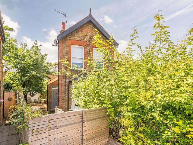 Rowlls Road, Kingston Upon Thames KT1, 1 bed maisonette to rent, £1,800 pcm | PrimeLocation