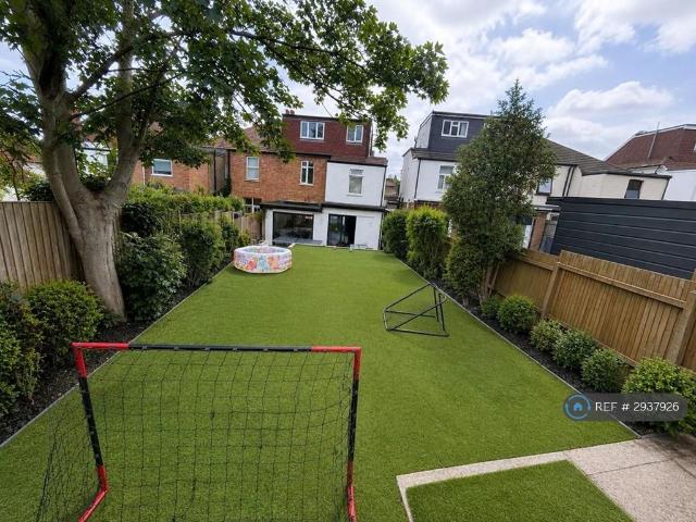 Rowsley Avenue, London, NW4 5 bed semi detached house to rent £4,250 pcm £981 pw