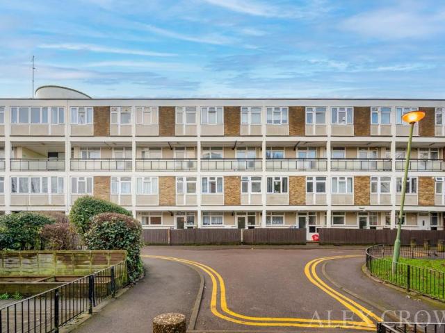 Rowstock Gardens, Holloway 3 bed flat to rent £3,500 pcm £808 pw
