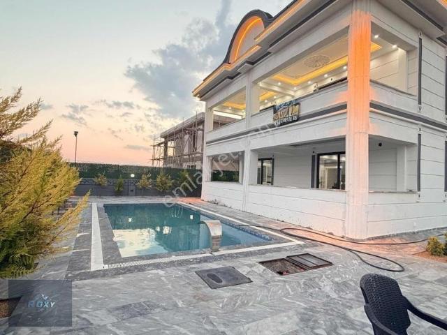 Roxy Group'tan Burç'ta Şık Tasarım,muhteşem Konumda 5+1 Villa!