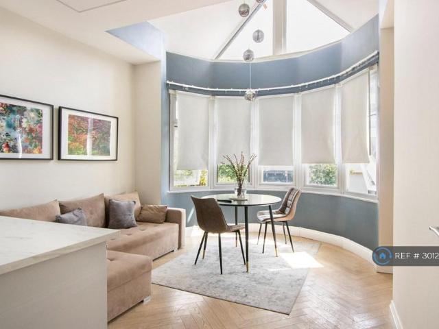 Roxborough Avenue, Harrow, HA1 1 bed in a house share to rent £1,400 pcm £323 pw