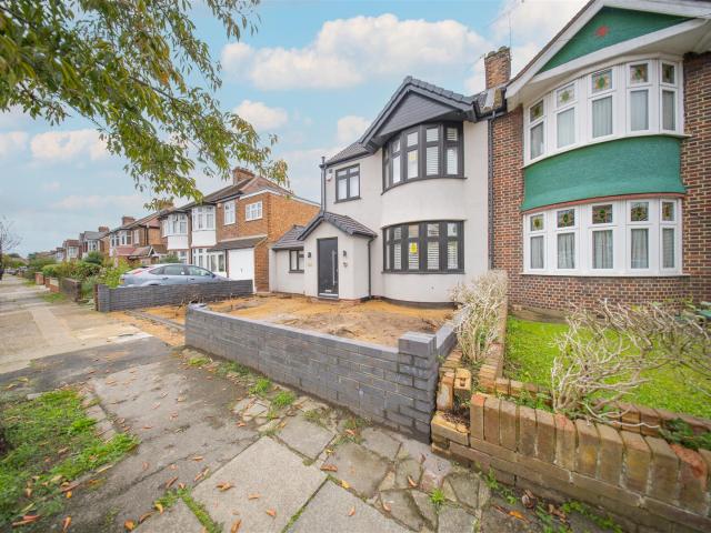 Roxborough Avenue, Isleworth
