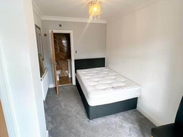 Roxborough Avenue, Isleworth TW7 1 bed in a house share to rent £900 pcm £208 pw