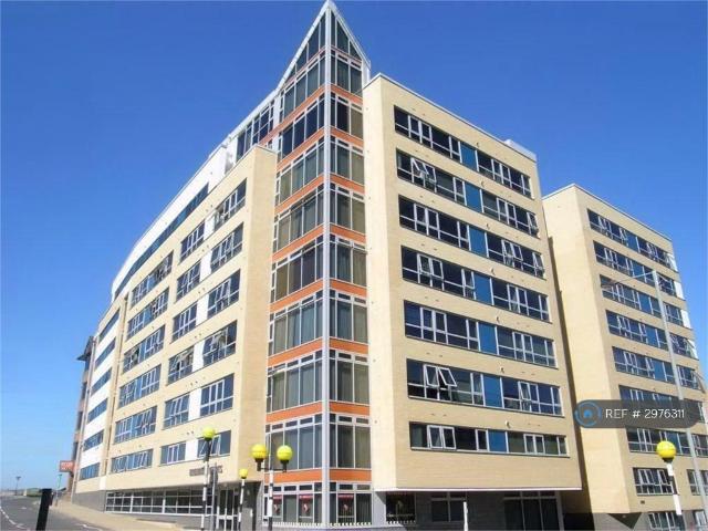 Roxborough Heights, Harrow, HA1 2 bed flat to rent £2,100 pcm £485 pw