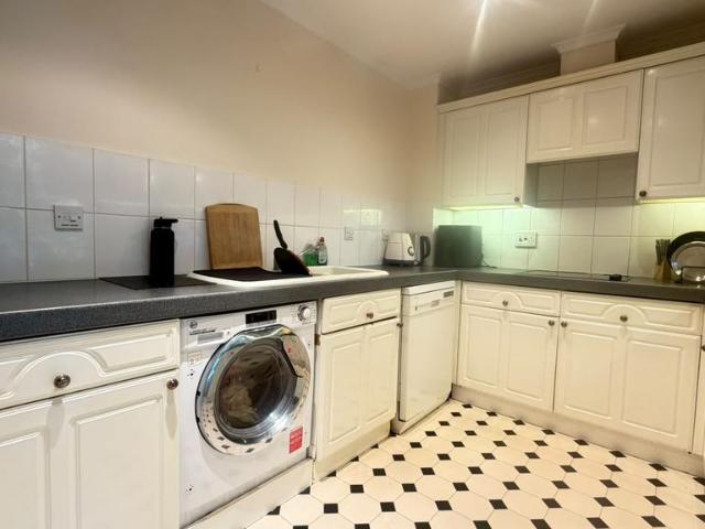Roxborough Park, Harrow On The Hill 1 bed apartment to rent £1,640 pcm £378 pw