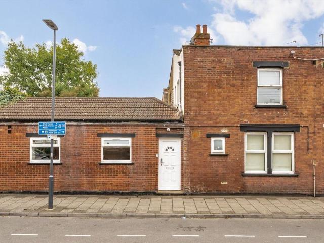 Roxborough Road, Harrow HA1 Flat to rent £1,200 pcm £277 pw