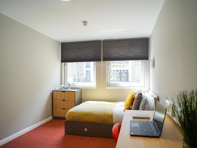 Roxburgh Place, Edinburgh EH8, 1 bed flat to rent, £910 pcm | PrimeLocation