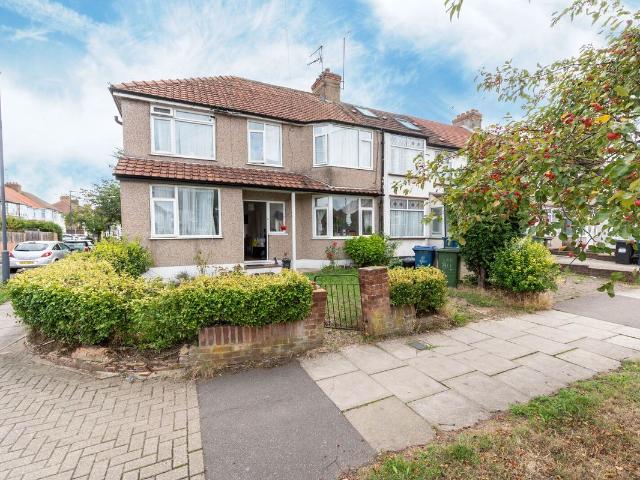 Roxeth Green Avenue, Harrow HA2, 2 bed maisonette to rent, £1,800 pcm | PrimeLocation