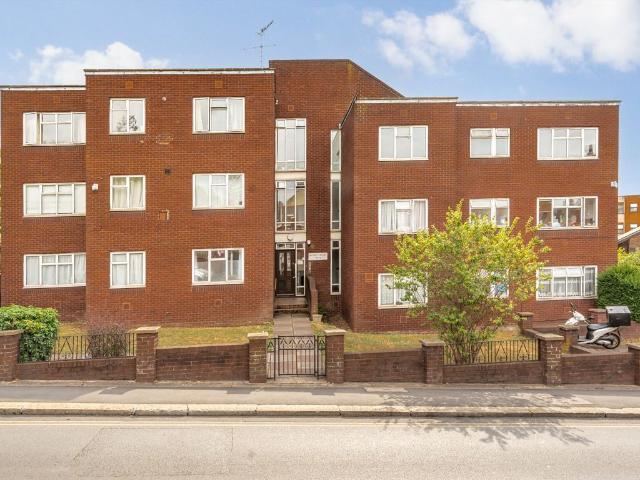 Roxeth Hill, Harrow HA2, 2 bed flat to rent, £1,750 pcm | PrimeLocation