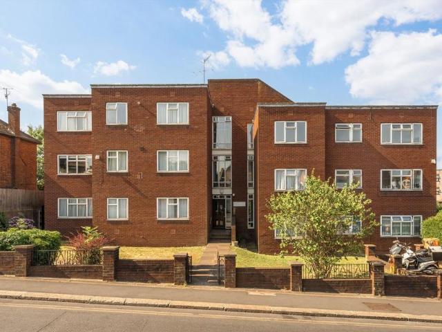 Roxeth Hill, Harrow HA2 3 bed house to rent £2,150 pcm £496 pw