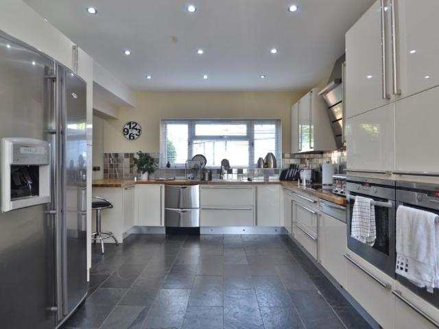 Roxholme Road, Leeds LS7 1 bed in a house share to rent £595 pcm £137 pw