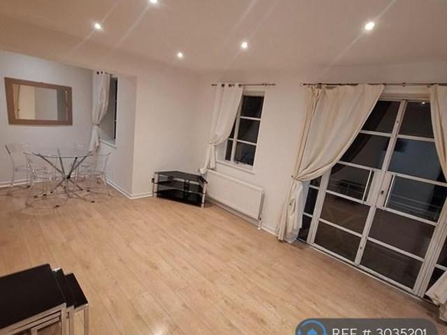 Roy Square, London, E14 2 bed flat to rent £2,450 pcm £565 pw