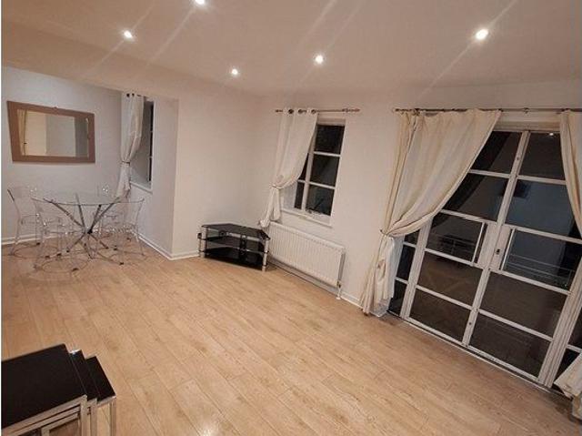 Roy Square, London E14, 2 bed flat to rent, £2,450 pcm | PrimeLocation