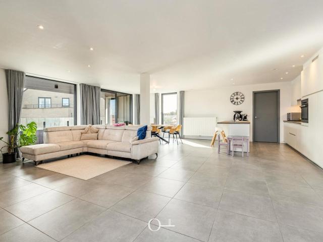Royaal wonen met alle comfort in hartje Nevele