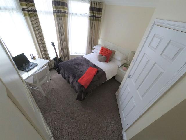 Royal Terrace, Barrack Road, Northampton NN1, 5 bed shared accommodation to rent, £585 pcm | PrimeLocation