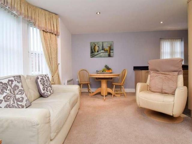 Royal Troon Drive, Wakefield, WF1
