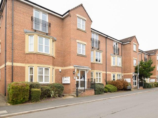 Royal Troon Drive, Wakefield WF1, 2 bed flat to rent, £900 pcm | PrimeLocation