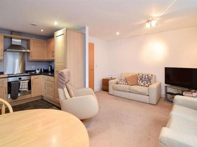 Royal Troon Drive, Wakefield, WF1