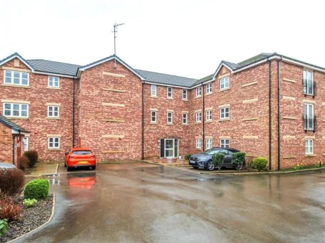 Royal Troon Mews, Wakefield WF1, 2 bed flat to rent, £875 pcm | PrimeLocation