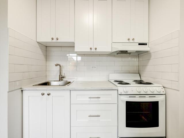 ROYAL URBAIN Studio Available Now Starting at $1,025 Apartment for Rent
