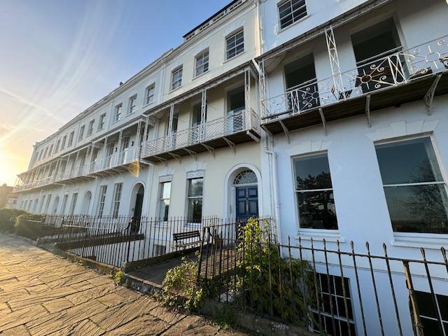 Royal York Crescent, BRISTOL 3 bed flat to rent £1,900 pcm £438 pw