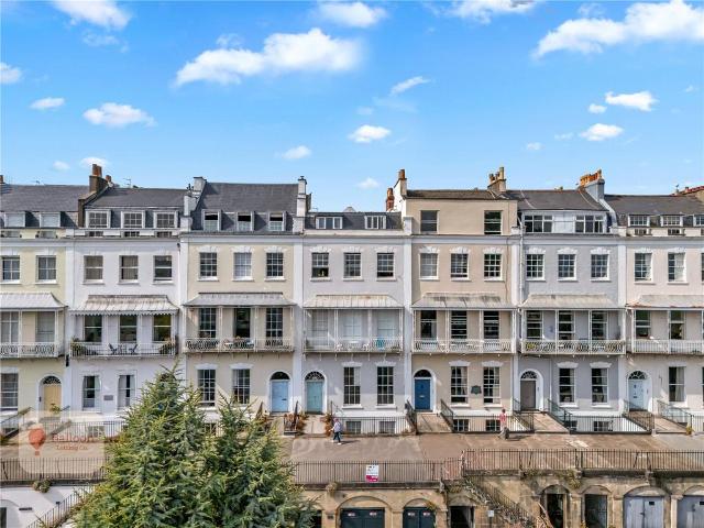 Royal York Crescent, Bristol. 2 bed apartment to rent £2,300 pcm £531 pw