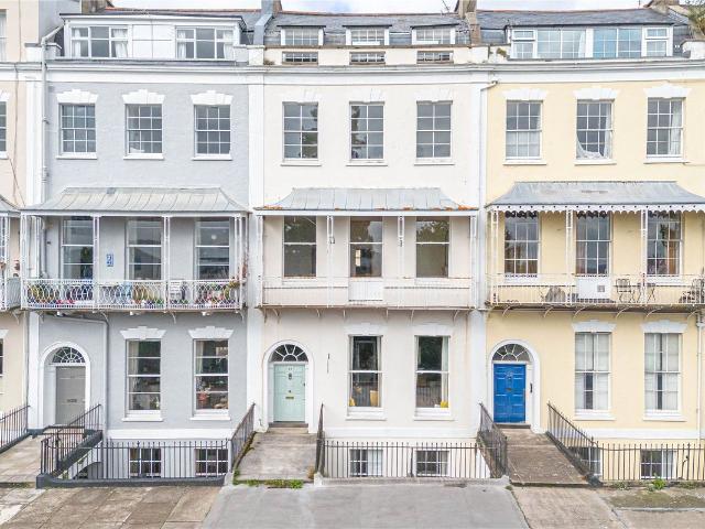 Royal York Crescent, Clifton, Bristol BS8, 2 bed flat to rent, £1,900 pcm | PrimeLocation