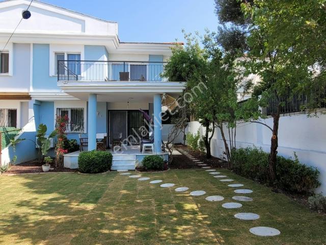 Royal Alaçatı 3+1 Müstakil Bahçeli Eşyalı Yıllık Kiralık Villa