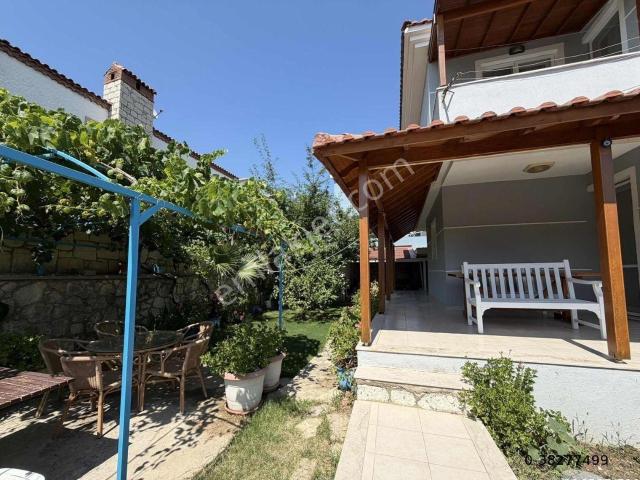 Royal Alaçatıda Kiralık 3+1 Eşyalı Bahçeli Villa