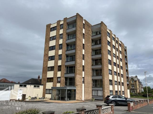 Royal Beach Court, North Promenade. 2 bed flat to rent £1,000 pcm £231 pw