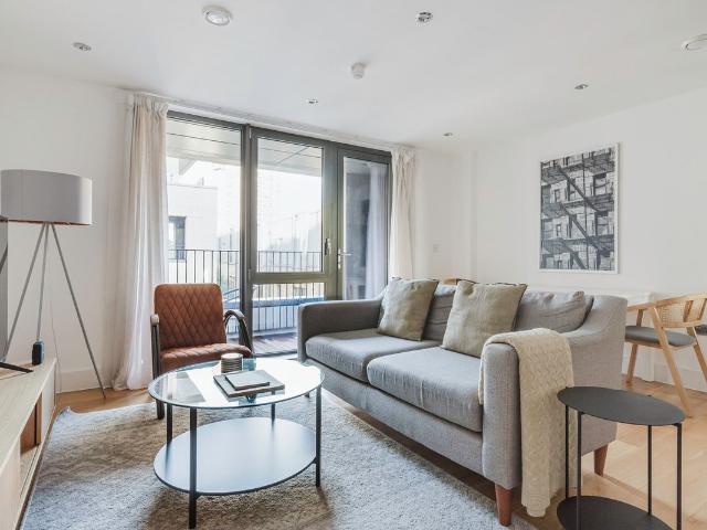 Royal Borough Of Kensington And Chelsea W10, 2 bed flat to rent, £3,840 pcm | PrimeLocation