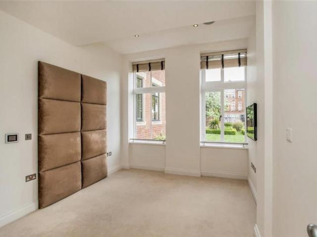 Royal Connaught Drive, Bushey, WD23 2RA