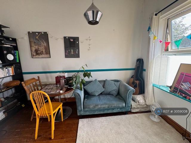 Royal College St, London, NW1 1 bed flat to rent £1,850 pcm £427 pw