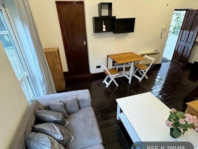 Royal College Street, London, NW1 1 bed flat to rent £1,595 pcm £368 pw