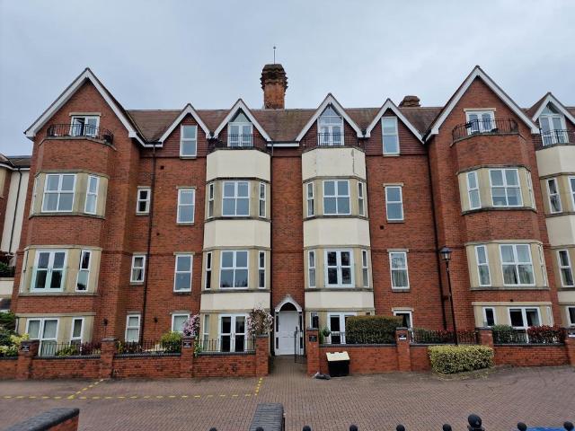 Royal Court Apartments, 66 Lichfield. 3 bed apartment to rent £2,000 pcm £462 pw