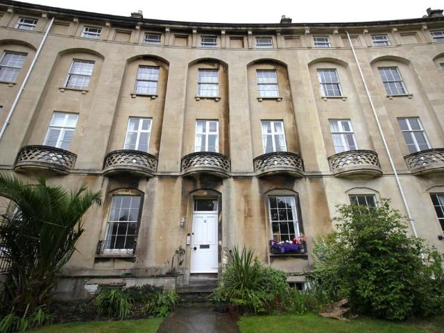 Royal Crescent, Weston Super Mare 2 bed flat to rent £1,200 pcm £277 pw