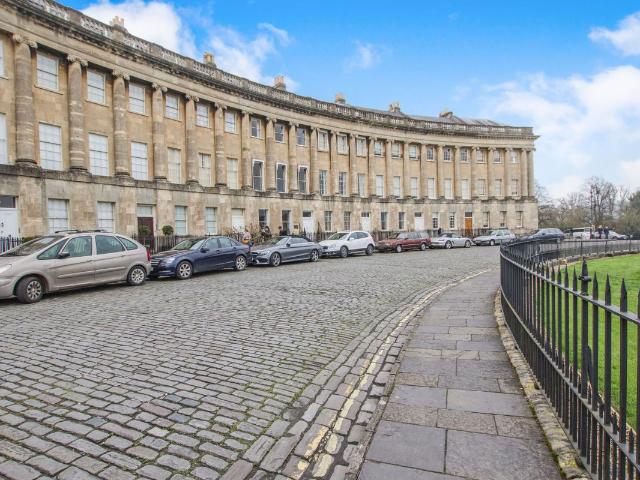 Royal Crescent, Bath BA1, 3 bed flat to rent, £2,500 pcm | PrimeLocation
