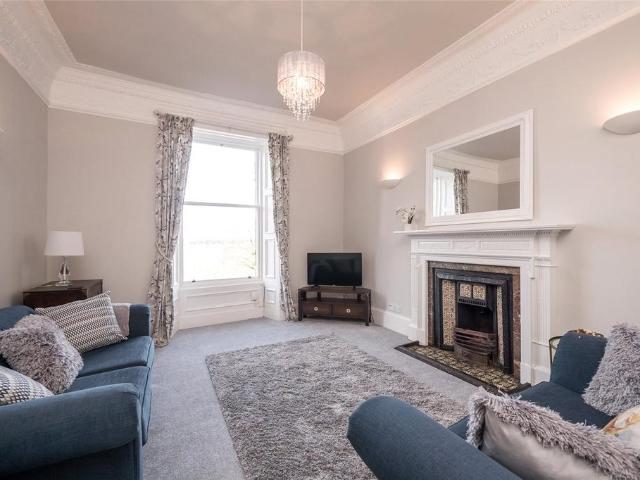 Royal Crescent, Edinburgh, EH3 2 bed flat to rent £2,000 pcm £462 pw