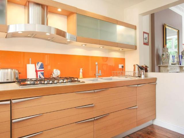 Royal Crescent, Holland Park, London. 1 bed flat to rent £4,200 pcm £969 pw