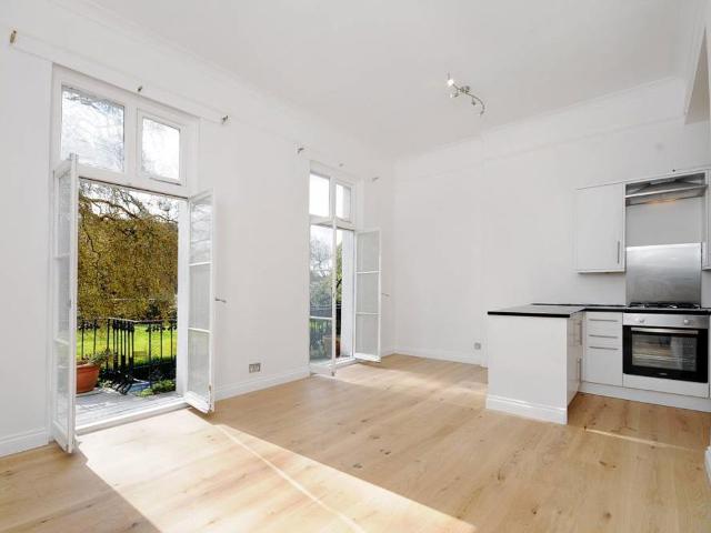Royal Crescent, Holland Park W11, 1 bed flat to rent, £2,750 pcm | PrimeLocation