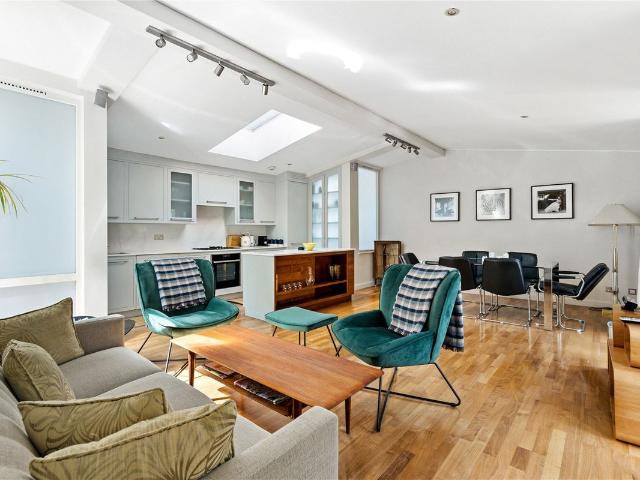 Royal Crescent Mews, Holland Park W11, 3 bed end terrace house to rent, £6,500 pcm | PrimeLocation